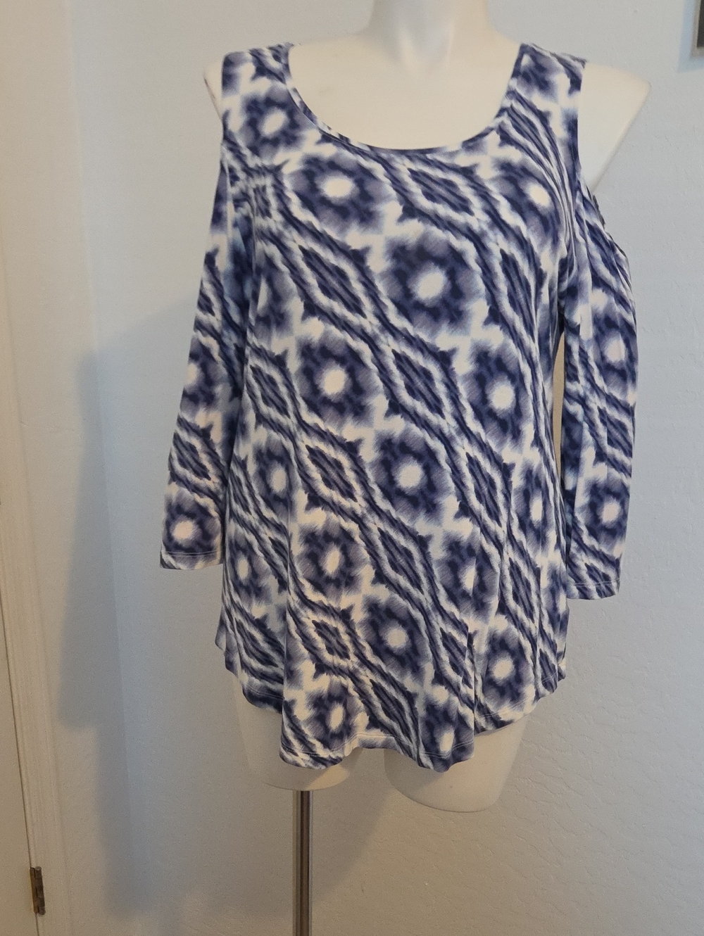 JM Collection Blue and White Cold-Shoulder Tunic Top